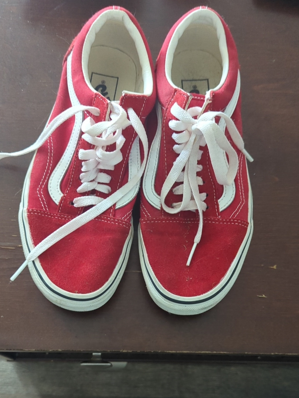 Vans Old Skool sneakers in Racing Red/True White, featuring a low-top